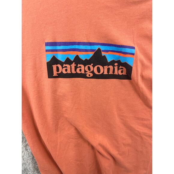 Patagonia XL Responsibili-Tee Rust Orange Pocket Graphic Shirt Men’s - Picture 4 of 4